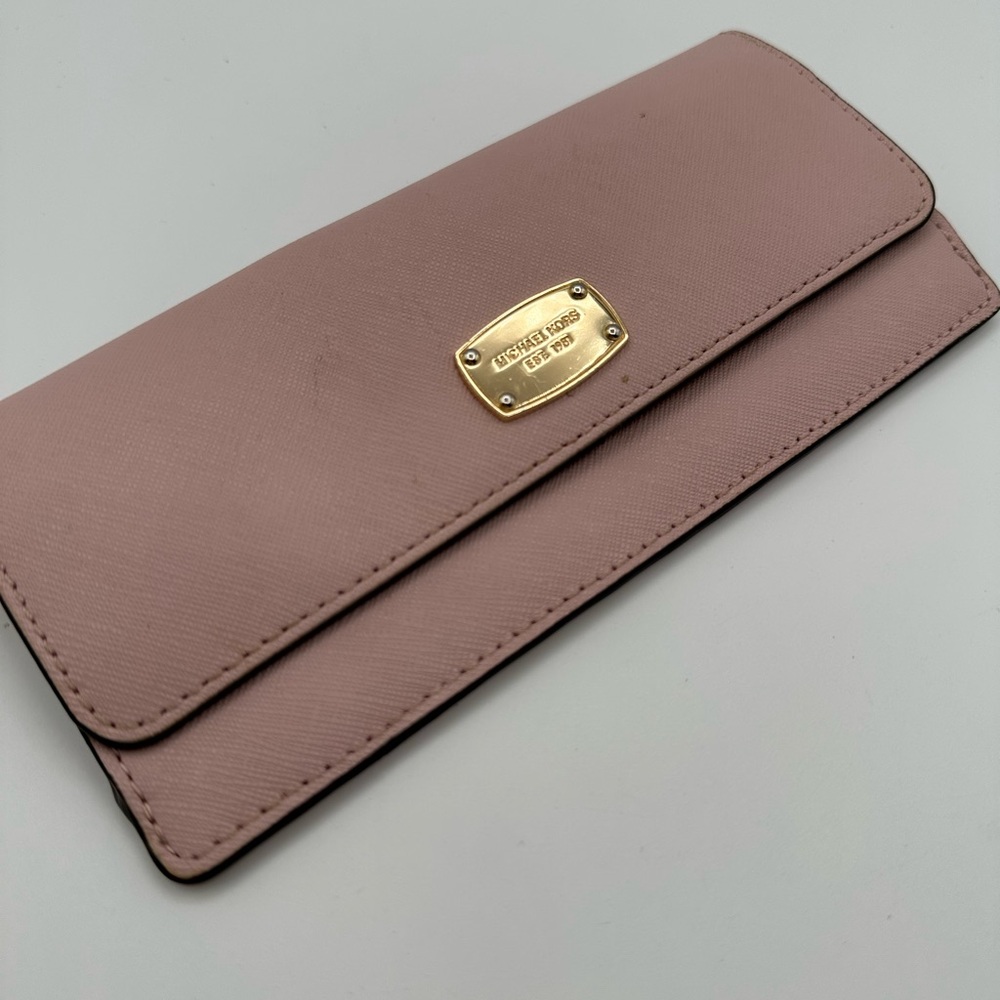 GIVEAWAY Michael Kors Blush Pink Wallet with Gold Accent - Picture 2 of 8